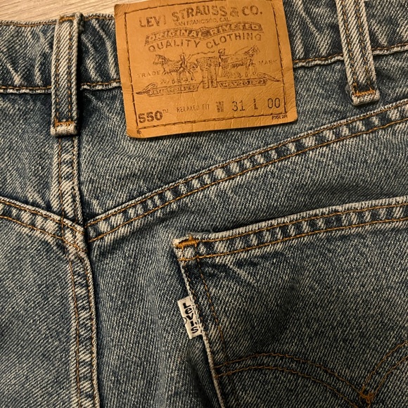 Vintage White Tab Levi’s Denim Shorts 8’ - Picture 6 of 6